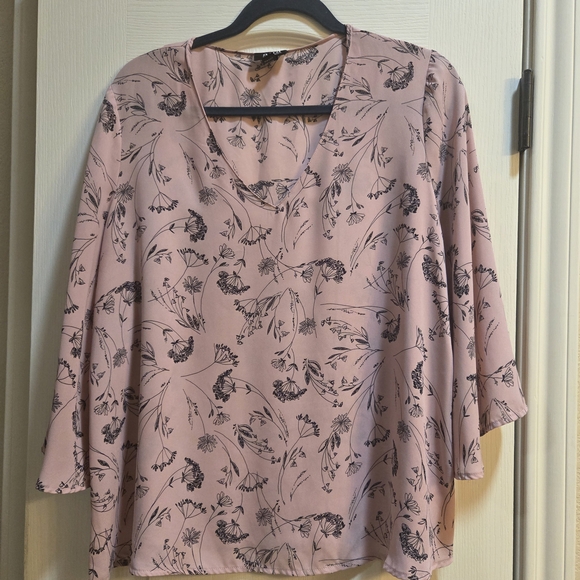 a.n.a Tops - a.n.a Dusty Pink V-Neck Floral Blouse